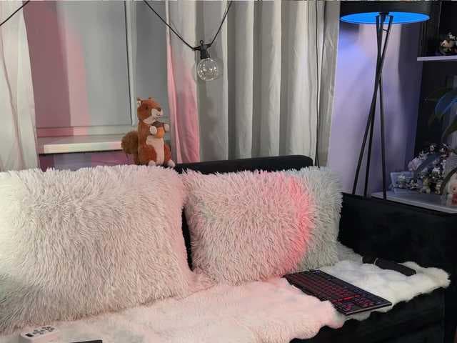 KiraLiLime live cam on bongacams