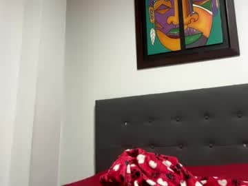 abrilsantosxo live cam on chaturbate