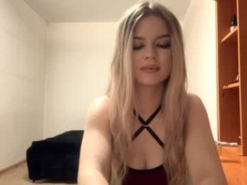 crystarouillard live cam on chaturbate