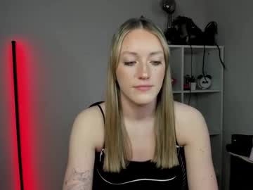 evelynblond on chaturbate