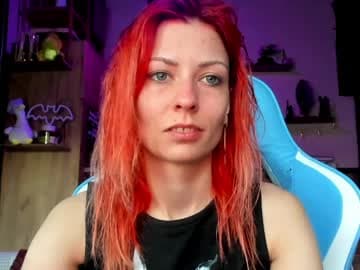 karoline121 live cam on chaturbate
