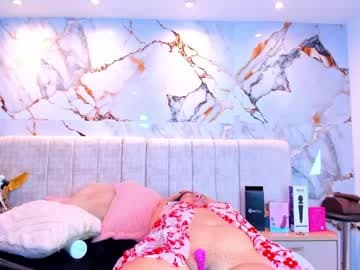 kiana_cream on chaturbate