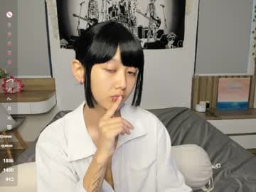 little_yena live cam on chaturbate