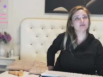 mellaniebliss live cam on chaturbate