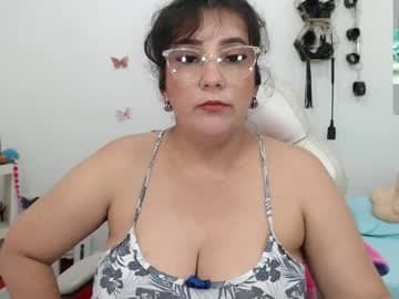 mom_17 on chaturbate