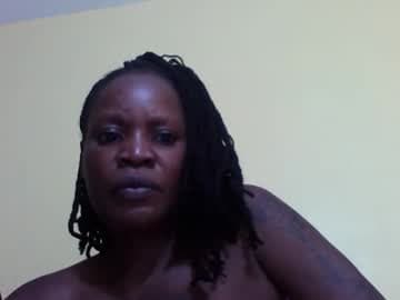 princessmiles2 on chaturbate