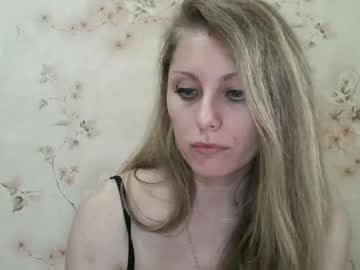 roxyfox18x01 on chaturbate