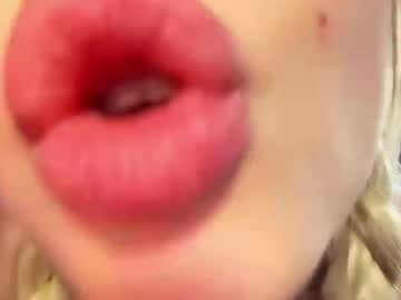 suzannabarmes live cam on chaturbate