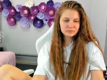 tiny_girl_18 live cam on chaturbate