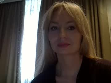 zarinaswift live cam on chaturbate